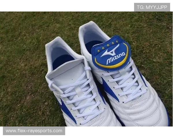 喜爱老款足球鞋的球星们如何延续经典风格与个人特色