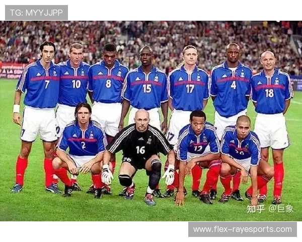 足球传奇人物带你走进世界顶级球员的成长历程与辉煌时刻