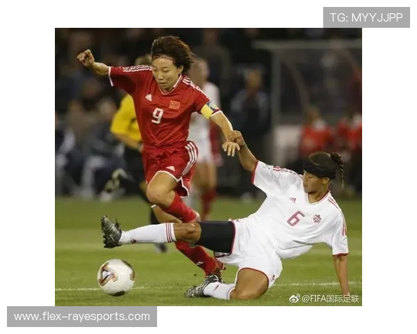 足球巨星传奇：从绿茵场到全球舞台的荣耀与挑战